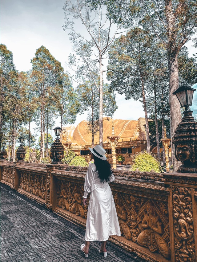 The "gilded" pagoda has the largest outdoor reclining Buddha statue in Vietnam - 10