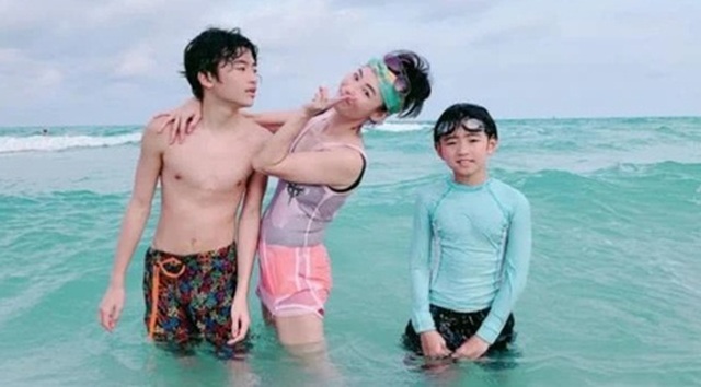 Giữa tin đồn chia tay Vương Phi, Tạ Đình Phong sang Singapore gặp vợ cũ - 5 Giữa tin đồn chia tay Vương Phi, Tạ Đình Phong sang Singapore gặp vợ cũ - 5