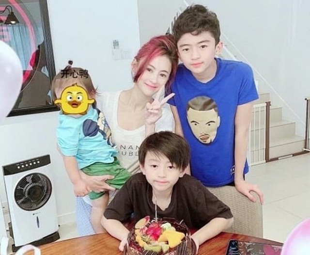 Giữa tin đồn chia tay Vương Phi, Tạ Đình Phong sang Singapore gặp vợ cũ - 6 Giữa tin đồn chia tay Vương Phi, Tạ Đình Phong sang Singapore gặp vợ cũ - 6