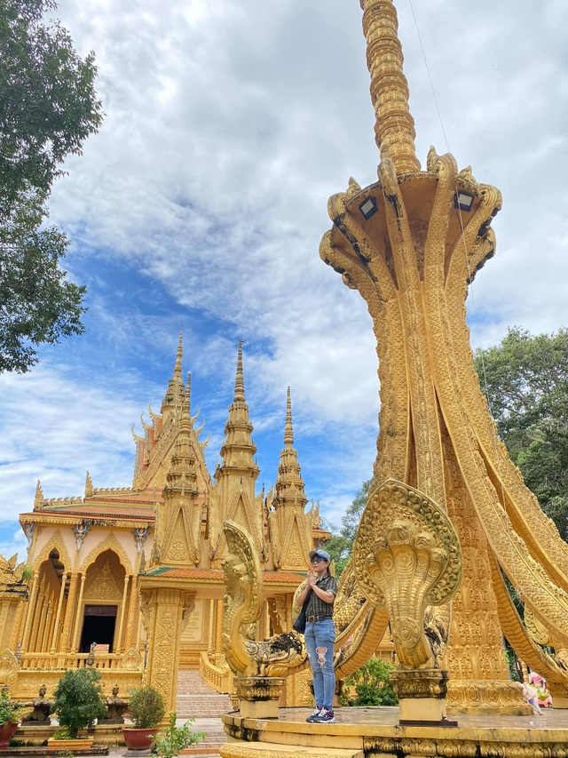 The "gilded" pagoda has the largest outdoor reclining Buddha statue in Vietnam - 1