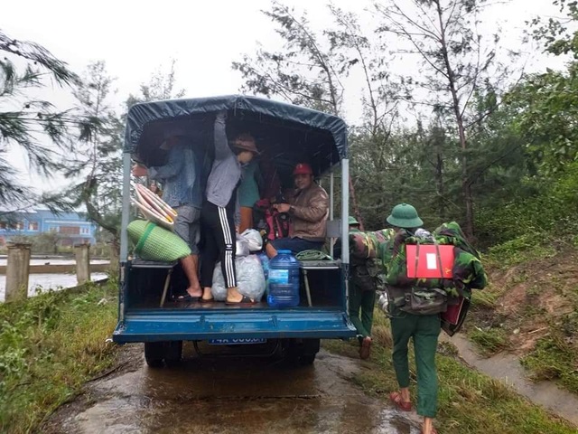 Đảo Cồn Cỏ hứng bão số 13 nặng nhất, nhà tốc mái, cây đổ ngổn ngang - 7 Đảo Cồn Cỏ hứng bão số 13 nặng nhất, nhà tốc mái, cây đổ ngổn ngang - 7
