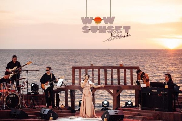 Lê Hiếu, Nguyên Hà, Gigi Hương Giang “đốn tim” khán giả với loạt hit trước hoàng hôn biển đẹp nhất Việt Nam - 3 Lê Hiếu, Nguyên Hà, Gigi Hương Giang “đốn tim” khán giả với loạt hit trước hoàng hôn biển đẹp nhất Việt Nam - 3