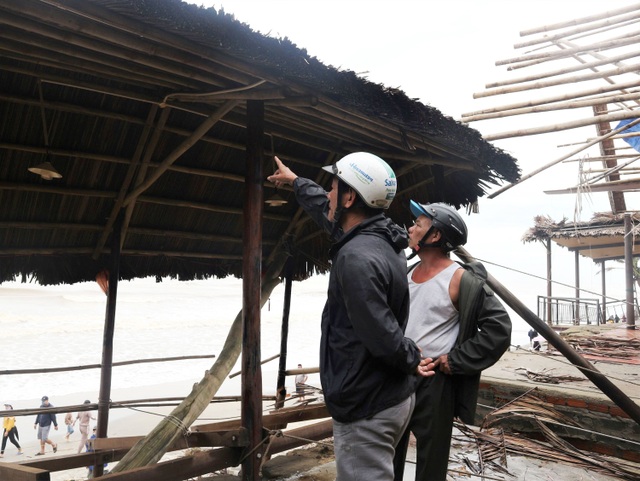 Bão số 13 tàn phá nhiều tuyến đê, kè biển miền Trung - 21 Bão số 13 tàn phá nhiều tuyến đê, kè biển miền Trung - 21