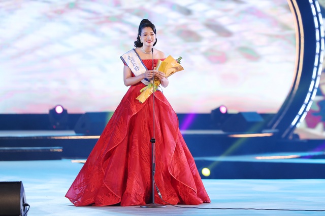 Trần Thị Mai đăng quang “Người đẹp Hạ Long 2020” - 7