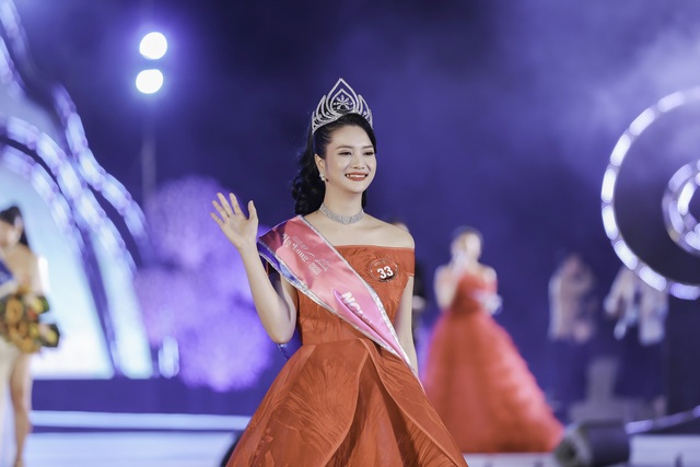 Trần Thị Mai đăng quang “Người đẹp Hạ Long 2020” - 5