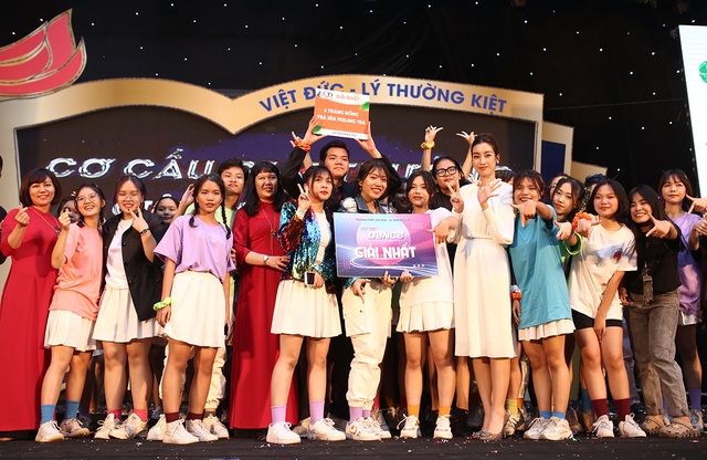 Học sinh THPT Việt Đức “cháy hết mình” với vũ đạo rực rỡ thanh xuân - 5 Học sinh THPT Việt Đức “cháy hết mình” với vũ đạo rực rỡ thanh xuân - 5