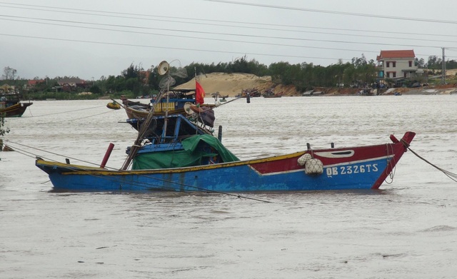 Bão Vamco làm hơn 1.500 nhà tốc mái, 18 người bị thương - 4 Bão Vamco làm hơn 1.500 nhà tốc mái, 18 người bị thương - 4