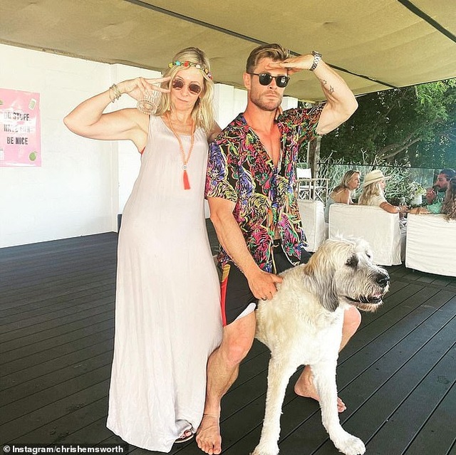 Fans sốc vì mẹ Thần Sấm Chris Hemsworth quá trẻ - 1 Fans sốc vì mẹ Thần Sấm Chris Hemsworth quá trẻ - 1