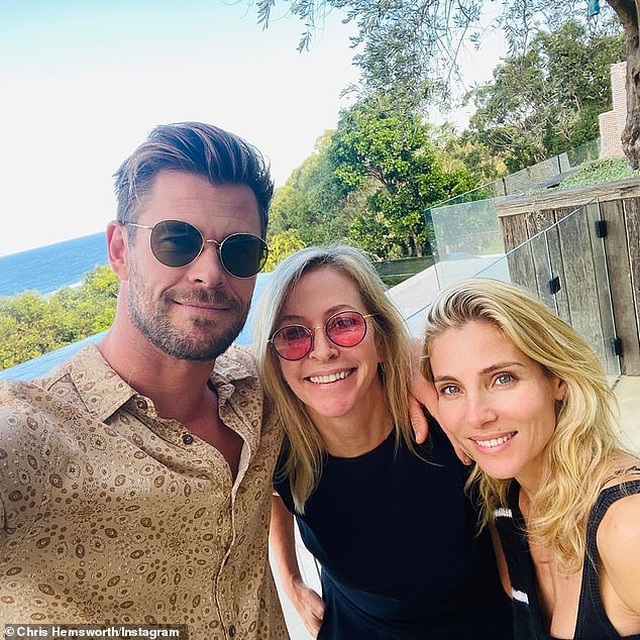 Fans sốc vì mẹ Thần Sấm Chris Hemsworth quá trẻ - 4 Fans sốc vì mẹ Thần Sấm Chris Hemsworth quá trẻ - 4