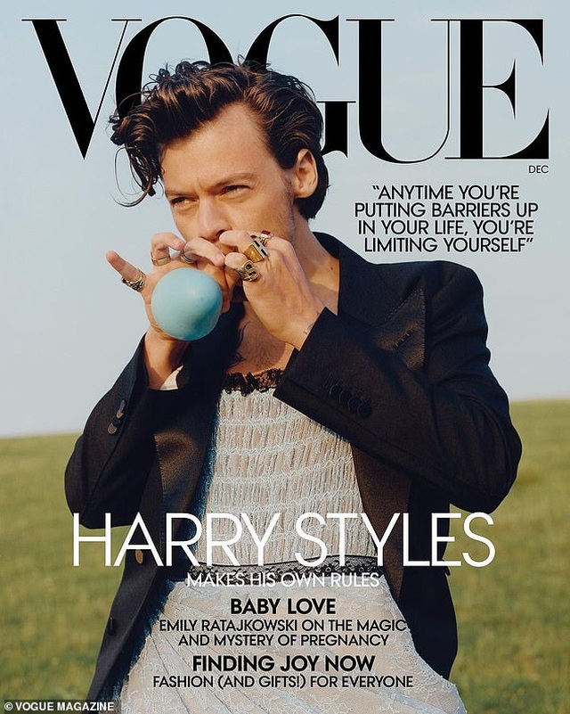 Ngôi sao ca nhạc Harry Styles: “Chàng thơ” ăn vận… nữ tính - 1