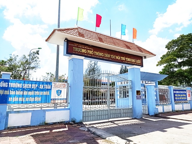 Chuyện cô giáo mua thuốc, lấy sữa của con cứu học trò qua cơn đói, bệnh tật - 1 Chuyện cô giáo mua thuốc, lấy sữa của con cứu học trò qua cơn đói, bệnh tật - 1