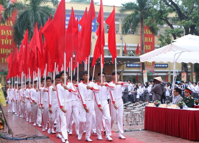 Trường THPT Yên Hòa kỉ niệm 60 năm thành lập và nhận Cờ thi đua Chính phủ - 3 Trường THPT Yên Hòa kỉ niệm 60 năm thành lập và nhận Cờ thi đua Chính phủ - 3