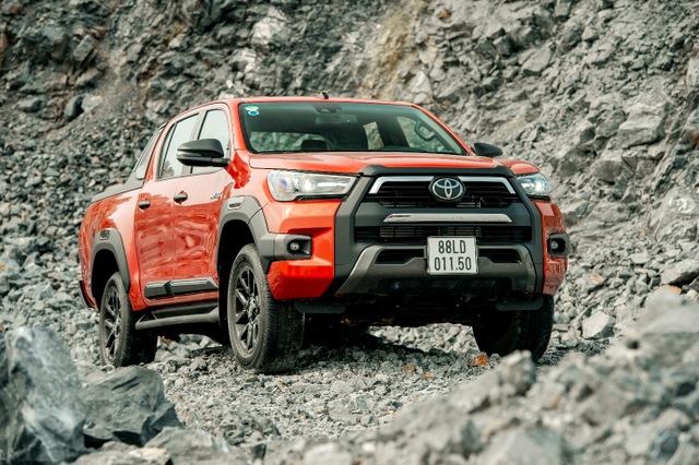 “Tài già” cũng trầm trồ trước công nghệ an toàn trên dòng xe Toyota mới - 2 “Tài già” cũng trầm trồ trước công nghệ an toàn trên dòng xe Toyota mới - 2