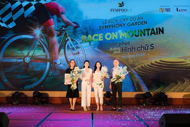 Tưng bừng sự kiện Kick off và khai trương văn phòng bán hàng dự án Symphony Garden - 4 Tưng bừng sự kiện Kick off và khai trương văn phòng bán hàng dự án Symphony Garden - 4