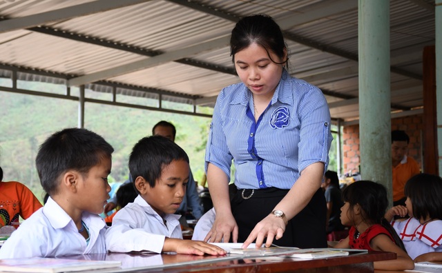 Bão cướp trường, thầy trò vùng núi lở học tạm dưới hiên nhà dân - 3 Bão cướp trường, thầy trò vùng núi lở học tạm dưới hiên nhà dân - 3