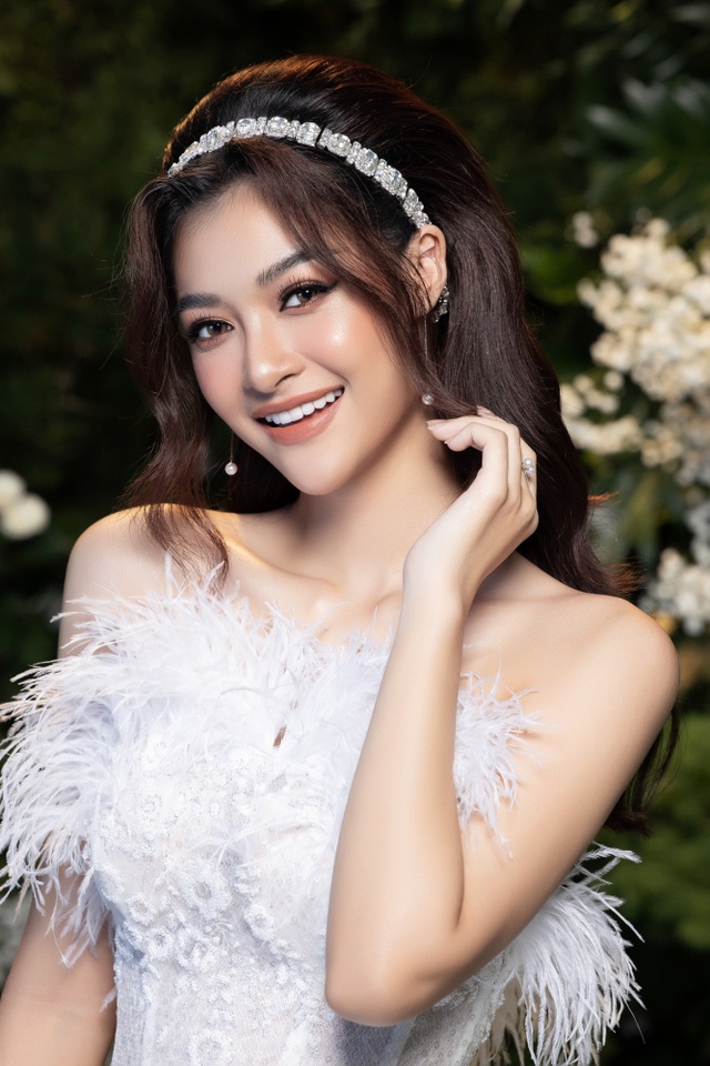 Hoa hậu Lương Thuỳ Linh và Á hậu Kiều Loan bất ngờ hoá cô dâu - 4 Hoa hậu Lương Thuỳ Linh và Á hậu Kiều Loan bất ngờ hoá cô dâu - 4