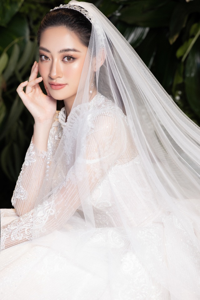 Hoa hậu Lương Thuỳ Linh và Á hậu Kiều Loan bất ngờ hoá cô dâu - 8 Hoa hậu Lương Thuỳ Linh và Á hậu Kiều Loan bất ngờ hoá cô dâu - 8