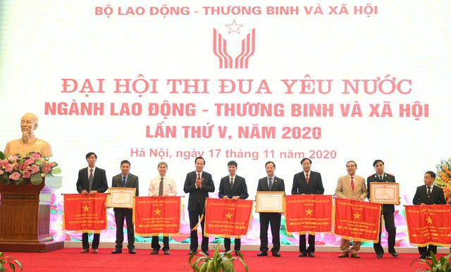 Bộ trưởng Đào Ngọc Dung: Chỉ tiêu niềm tin về an sinh xã hội tăng cao - 4 Bộ trưởng Đào Ngọc Dung: Chỉ tiêu niềm tin về an sinh xã hội tăng cao - 4