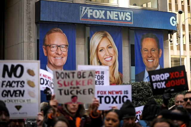 Ông Trump cân nhắc mua lại hãng truyền thông để đấu với Fox News - 1 Ông Trump cân nhắc mua lại hãng truyền thông để đấu với Fox News - 1