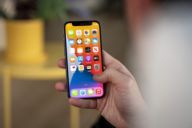 Thực hư iPhone 12 mini chỉ trụ được hơn 2 tiếng khi chơi game 3D - 1 Thực hư iPhone 12 mini chỉ trụ được hơn 2 tiếng khi chơi game 3D - 1