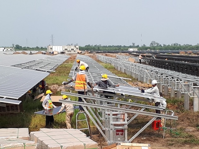 Tấm pin phơi bò một nắng: Kiểm soát chặt biến rác hại thành tiền - 2 Tấm pin phơi bò một nắng: Kiểm soát chặt biến rác hại thành tiền - 2