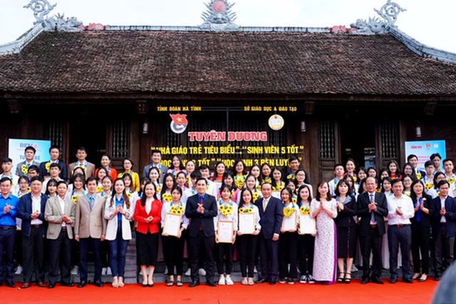 Hà Tĩnh: Tuyên dương 60 nhà giáo, học sinh và sinh viên tiêu biểu - 1 Hà Tĩnh: Tuyên dương 60 nhà giáo, học sinh và sinh viên tiêu biểu - 1
