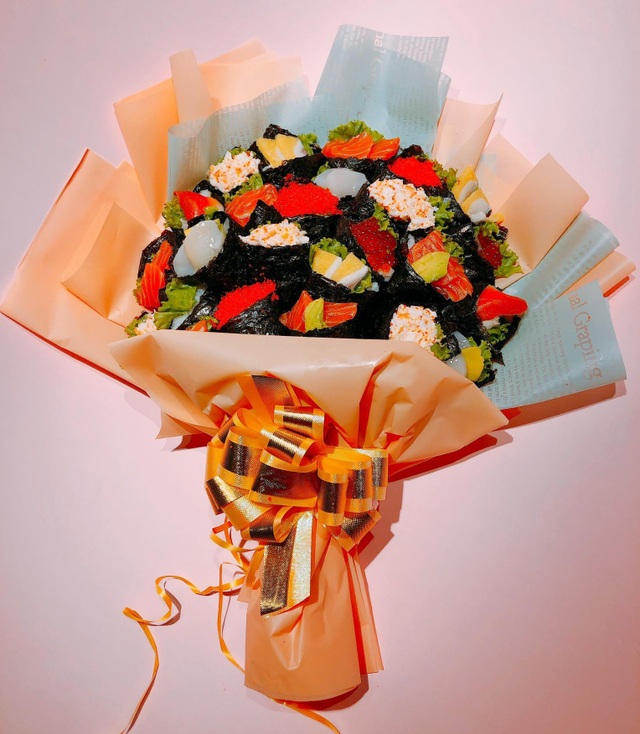 Độc lạ 20/11 năm nay: Bó hoa sushi nhìn như thật, giá tiền triệu - 3 Độc lạ 20/11 năm nay: Bó hoa sushi nhìn như thật, giá tiền triệu - 3