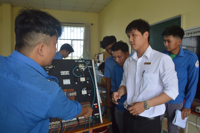 Niềm hạnh phúc của những giảng viên trẻ trường Cao đẳng nghề Sóc Trăng - 3 Niềm hạnh phúc của những giảng viên trẻ trường Cao đẳng nghề Sóc Trăng - 3
