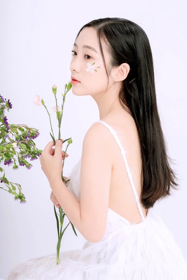 Cô giáo dạy Toán sở hữu nhan sắc xinh đẹp tựa nàng thơ - 8 Cô giáo dạy Toán sở hữu nhan sắc xinh đẹp tựa nàng thơ - 8