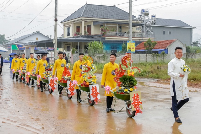 Dàn xe cút kít trong đám hỏi ở Thái Nguyên gây bão cộng đồng mạng - 6