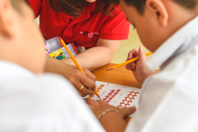 Giáo dục tiểu học: Nhồi kiến thức hay rèn tư duy? - 2 Giáo dục tiểu học: Nhồi kiến thức hay rèn tư duy? - 2