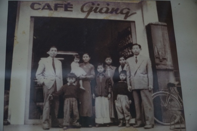 Gặp gỡ truyền nhân của người khai sinh ra cà phê trứng nức tiếng Hà Thành - 6 Gặp gỡ truyền nhân của người khai sinh ra cà phê trứng nức tiếng Hà Thành - 6