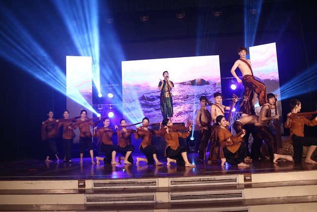 Hoa khôi ĐH Văn hóa tỏa sắc trong đêm nghệ thuật Dấu ấn - 7 Hoa khôi ĐH Văn hóa tỏa sắc trong đêm nghệ thuật Dấu ấn - 7