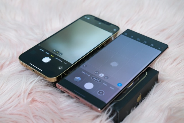 iPhone 12 Pro Max đọ dáng cùng Samsung Galaxy Note20 Ultra - 6