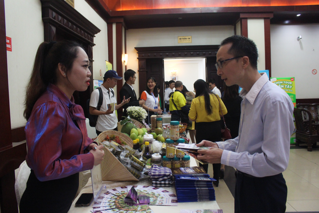 Cần Thơ kích cầu du lịch, mời khách đi “chợ nổi, miệt vườn” - 2 Cần Thơ kích cầu du lịch, mời khách đi “chợ nổi, miệt vườn” - 2