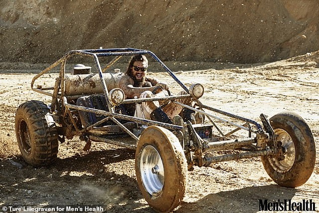 Vua thủy tề Jason Momoa thừa nhận sợ vợ
