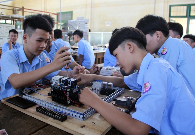 Phú Yên: Lợi ích kép khi vừa học nghề vừa học văn hóa - 3 Phú Yên: Lợi ích kép khi vừa học nghề vừa học văn hóa - 3