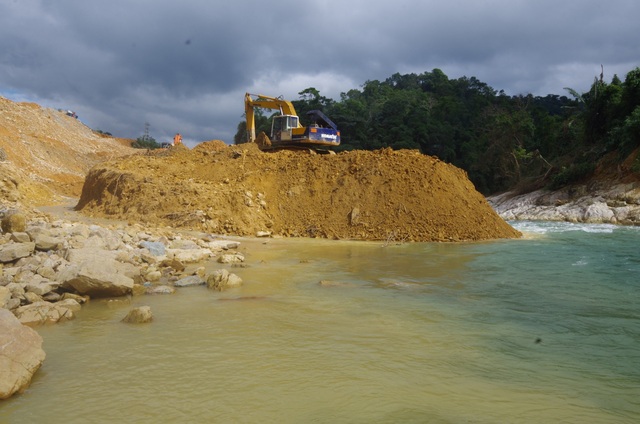 Clear the canal to redirect the Rao Trang River and find the missing person - 3