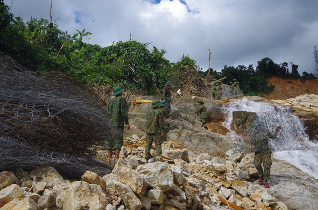 Clear the canal to redirect the Rao Trang River to find the missing person - 9