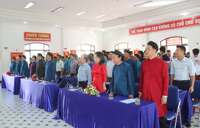 Các thầy giáo ở Huế mặc áo dài ngũ thân dự khai giảng năm học mới - 1
