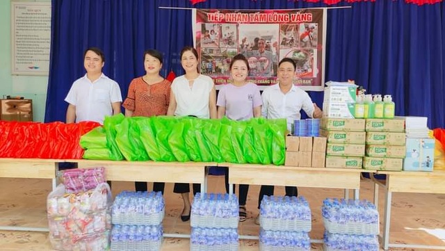 Cô Hiệu trưởng vận động nhà hảo tâm tặng xe đạp cho học trò nghèo vùng cao - 2 Cô Hiệu trưởng vận động nhà hảo tâm tặng xe đạp cho học trò nghèo vùng cao - 2