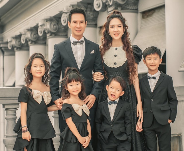 Vợ chồng Lý Hải - Minh Hà tung ảnh gia đình 6 thành viên sau 10 năm kết hôn | Báo Dân trí