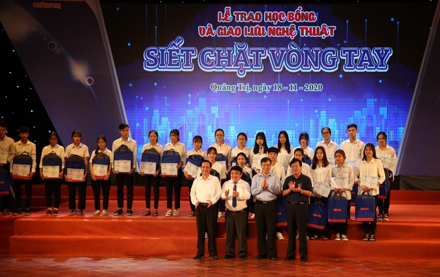 Quảng Trị: 132 tân sinh viên khó khăn được “Tiếp sức đến trường” - 1 Quảng Trị: 132 tân sinh viên khó khăn được “Tiếp sức đến trường” - 1