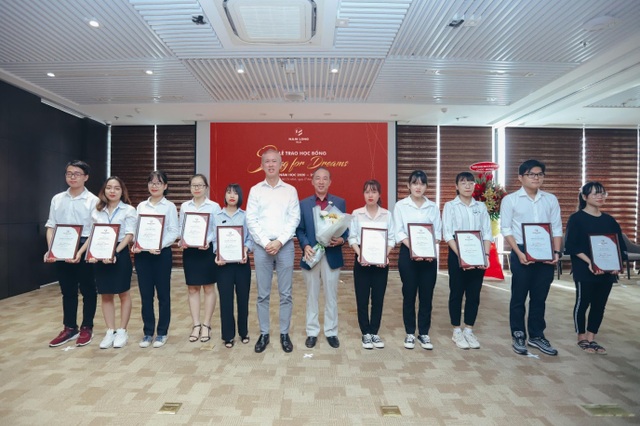 Tập đoàn Nam Long trao học bổng thường niên “Swing For Dreams” 2020 - 3 Tập đoàn Nam Long trao học bổng thường niên “Swing For Dreams” 2020 - 3