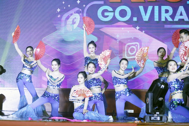 Dàn người mẫu sinh viên ĐH Luật Hà Nội đầy thần thái đón chào ma mới - 1 Dàn người mẫu sinh viên ĐH Luật Hà Nội đầy thần thái đón chào ma mới - 1