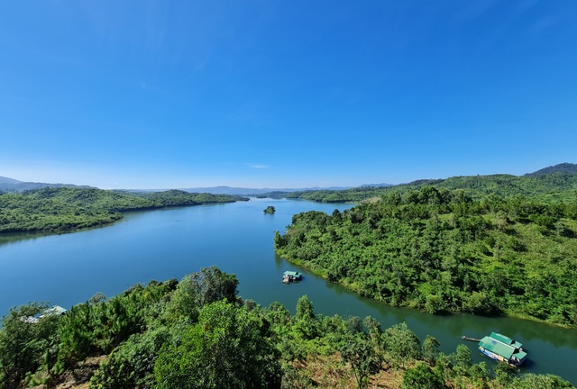 A dreamlike scene of a place known as "Ha Long Bay of the Central Highlands" - 6