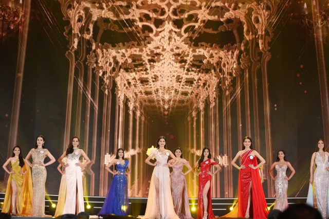 Do Thi Ha won the Miss Vietnam 2020-2 crown