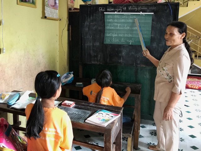 Cô Diệp gần 30 năm, mở lớp dạy học miễn phí cho trẻ em nghèo - 1 Cô Diệp gần 30 năm, mở lớp dạy học miễn phí cho trẻ em nghèo - 1