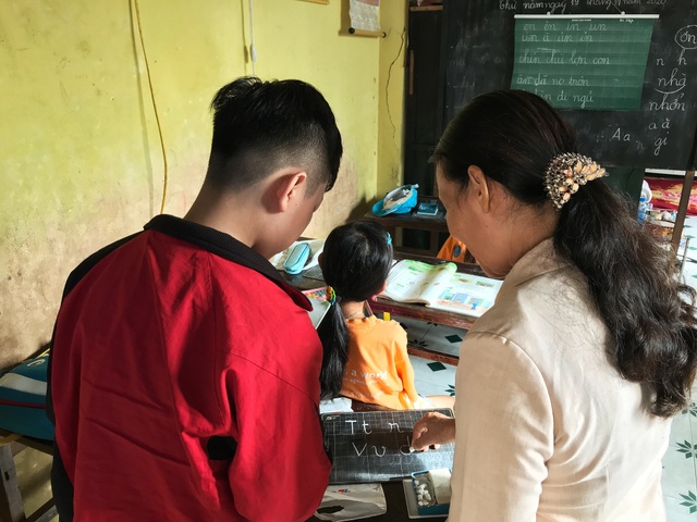 Cô Diệp gần 30 năm, mở lớp dạy học miễn phí cho trẻ em nghèo - 4 Cô Diệp gần 30 năm, mở lớp dạy học miễn phí cho trẻ em nghèo - 4