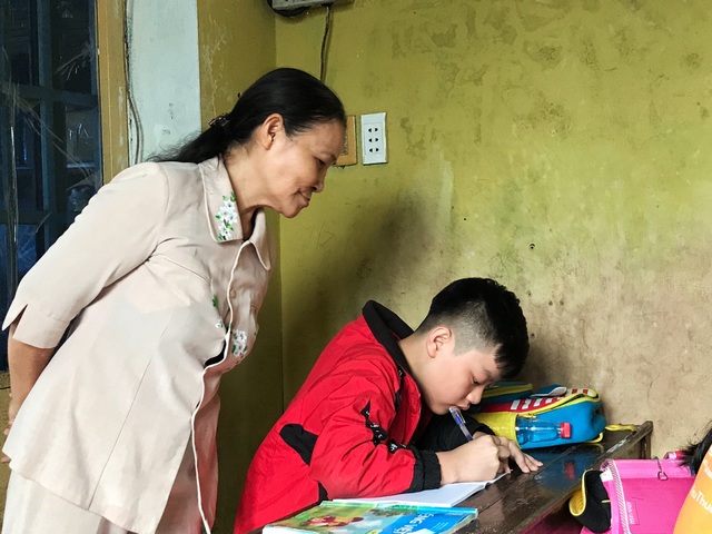 Cô Diệp gần 30 năm, mở lớp dạy học miễn phí cho trẻ em nghèo - 3 Cô Diệp gần 30 năm, mở lớp dạy học miễn phí cho trẻ em nghèo - 3